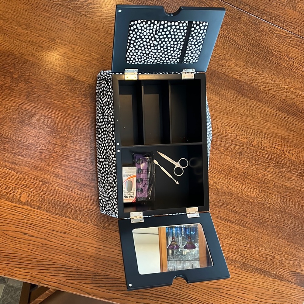 Pottery barn teen manicure center